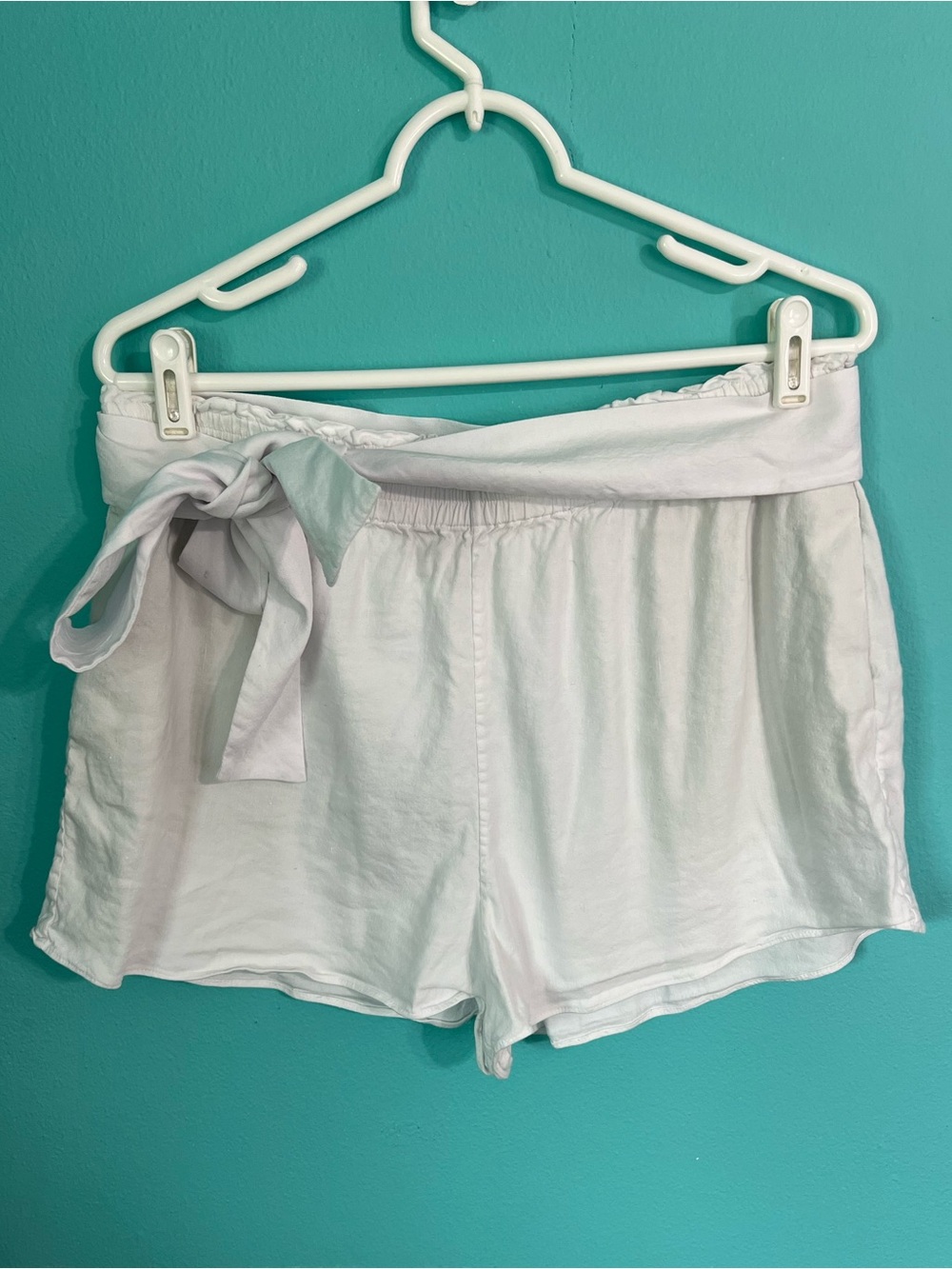 EUC Alice + Olivia Paperbag Elastic Waist Shorts with Matching Belt Size XL